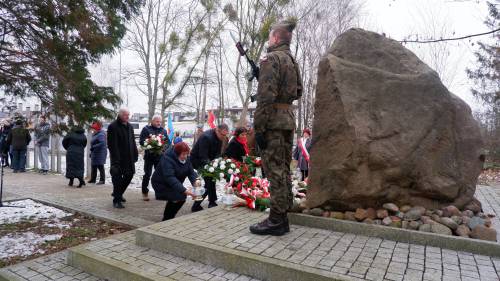 Zdjęcie przedstawia uroczystość obchodów 78. rocznicy Marszu Śmierci w Pruszczu Gdańskim